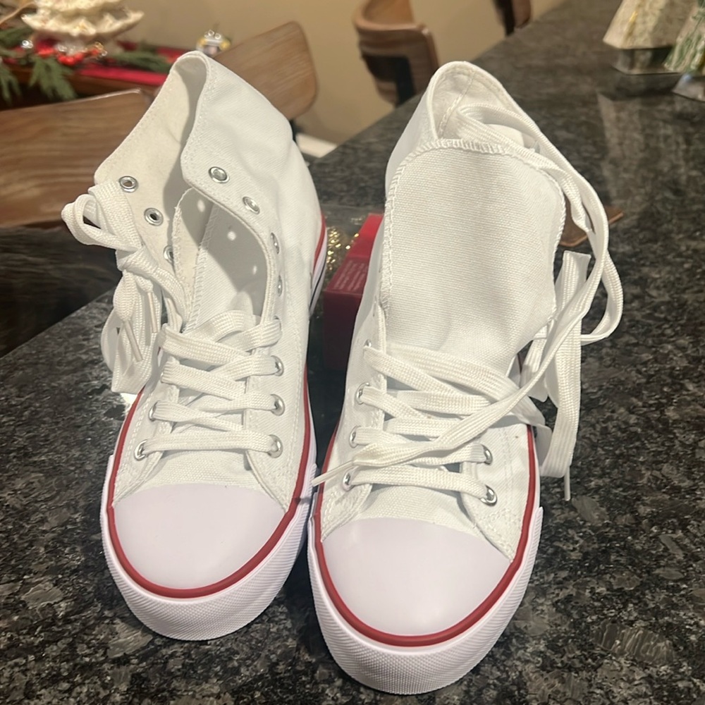 Women’s high top canvas shoes white